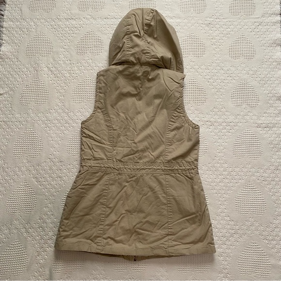 $10 or 2/$15 Charlotte Russe Sherpa Lined Khaki Utility Vest Size Small - Picture 6 of 8